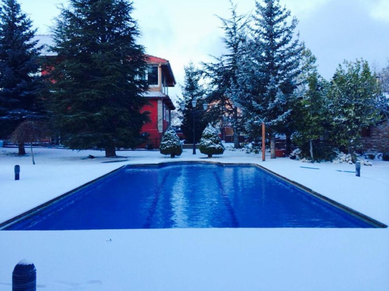 B&B Concha Becerril de la Sierra Bagian luar foto