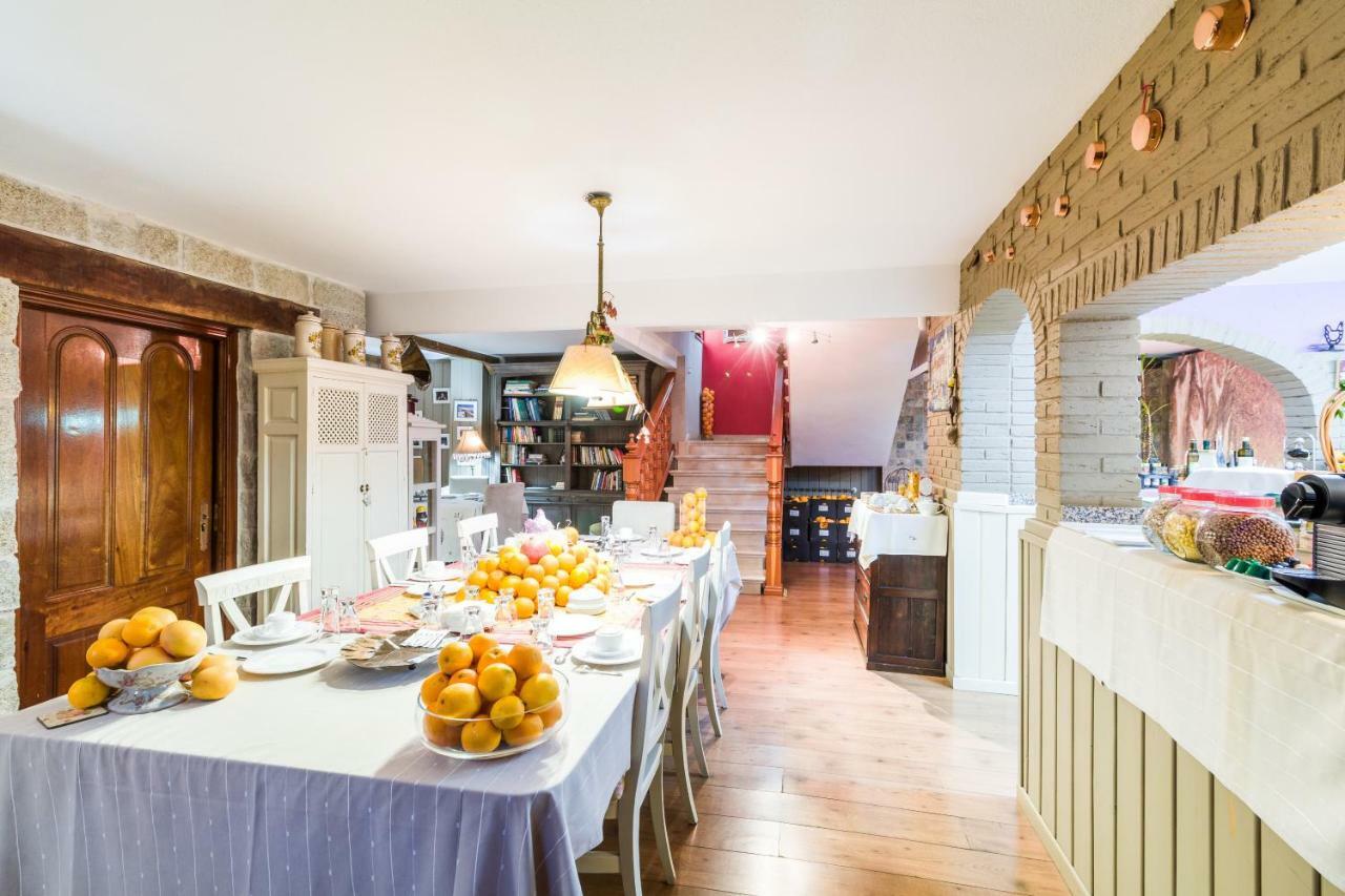 B&B Concha Becerril de la Sierra Bagian luar foto